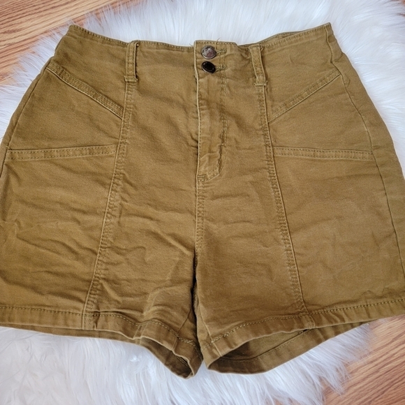 2/$20 Universal Thread High-Rise Midi Shorts 6 - Picture 2 of 13